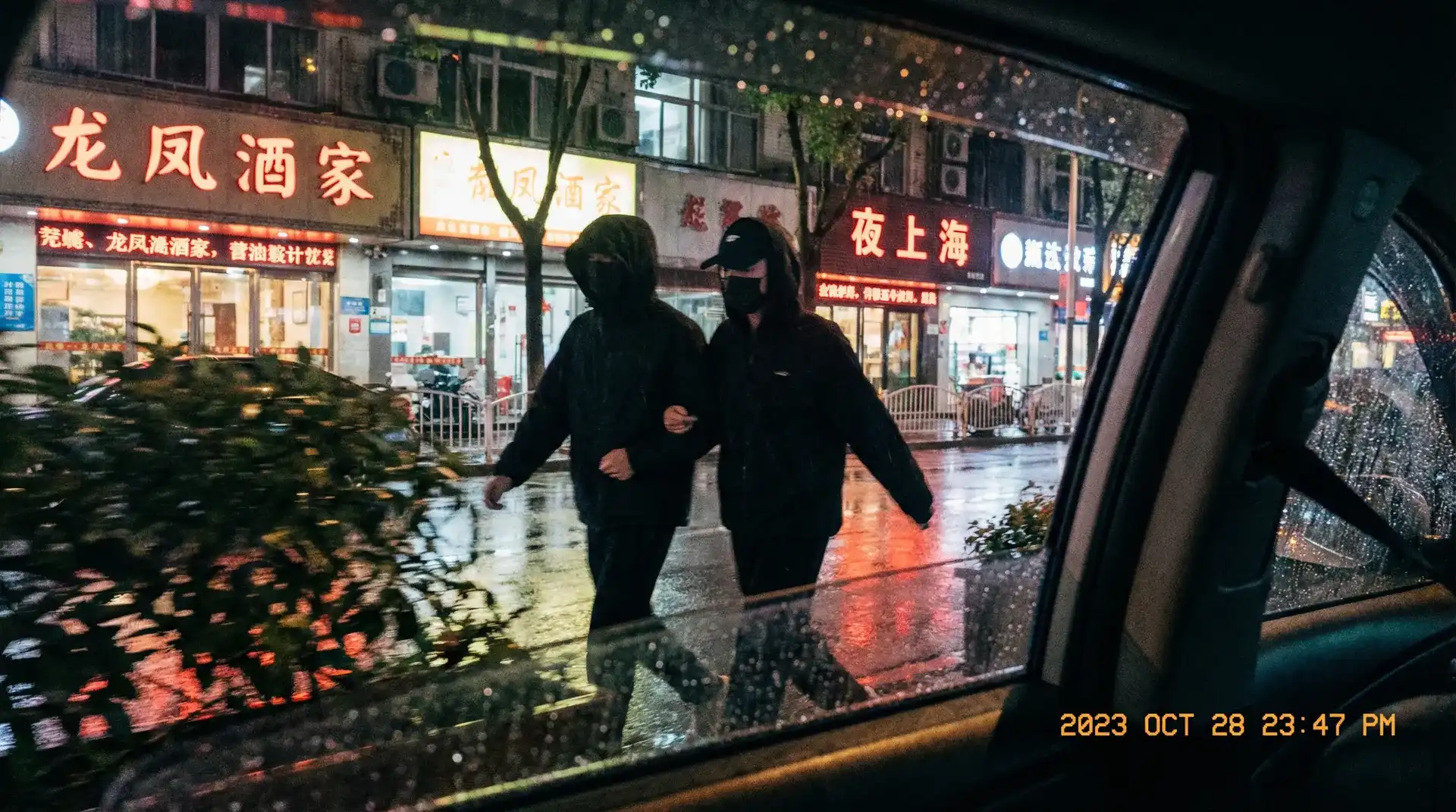 龙珠体育app - 顶流明星深夜密会现场抓拍照片